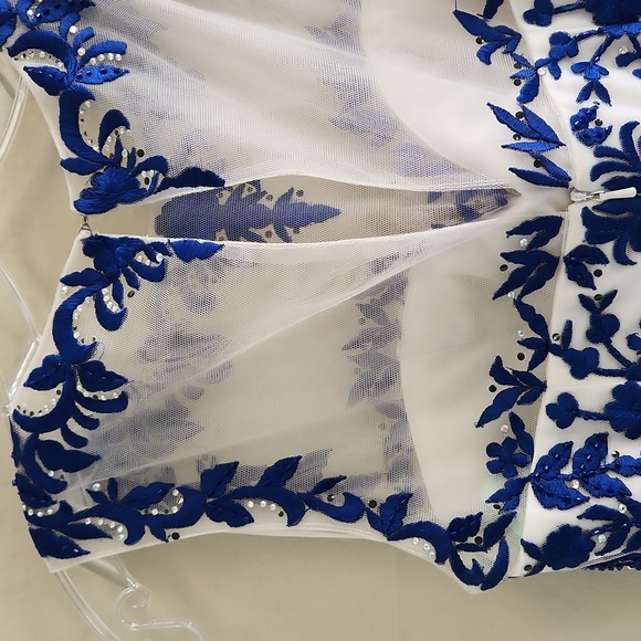 Size 6 Splash Prom white and royal blue lace applique cocktail prom style - Picture 13 of 15